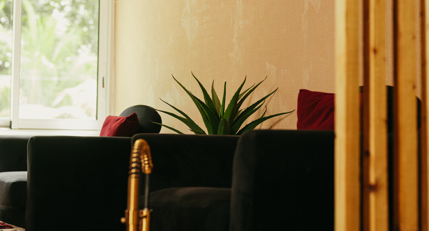 Intérieur de l'institut Le Bar à Pieds à Fort-de-France